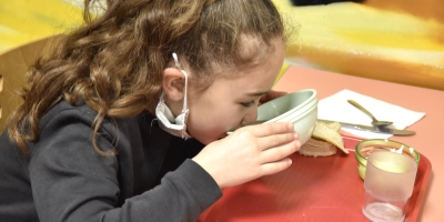 petit-déjeuner au restaurant scolaire Aristide-Briand : éducation à l'hygiène alimentaire (équilibre)